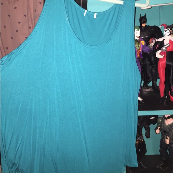 Turquoise old navy tank - Picture 1 of 1